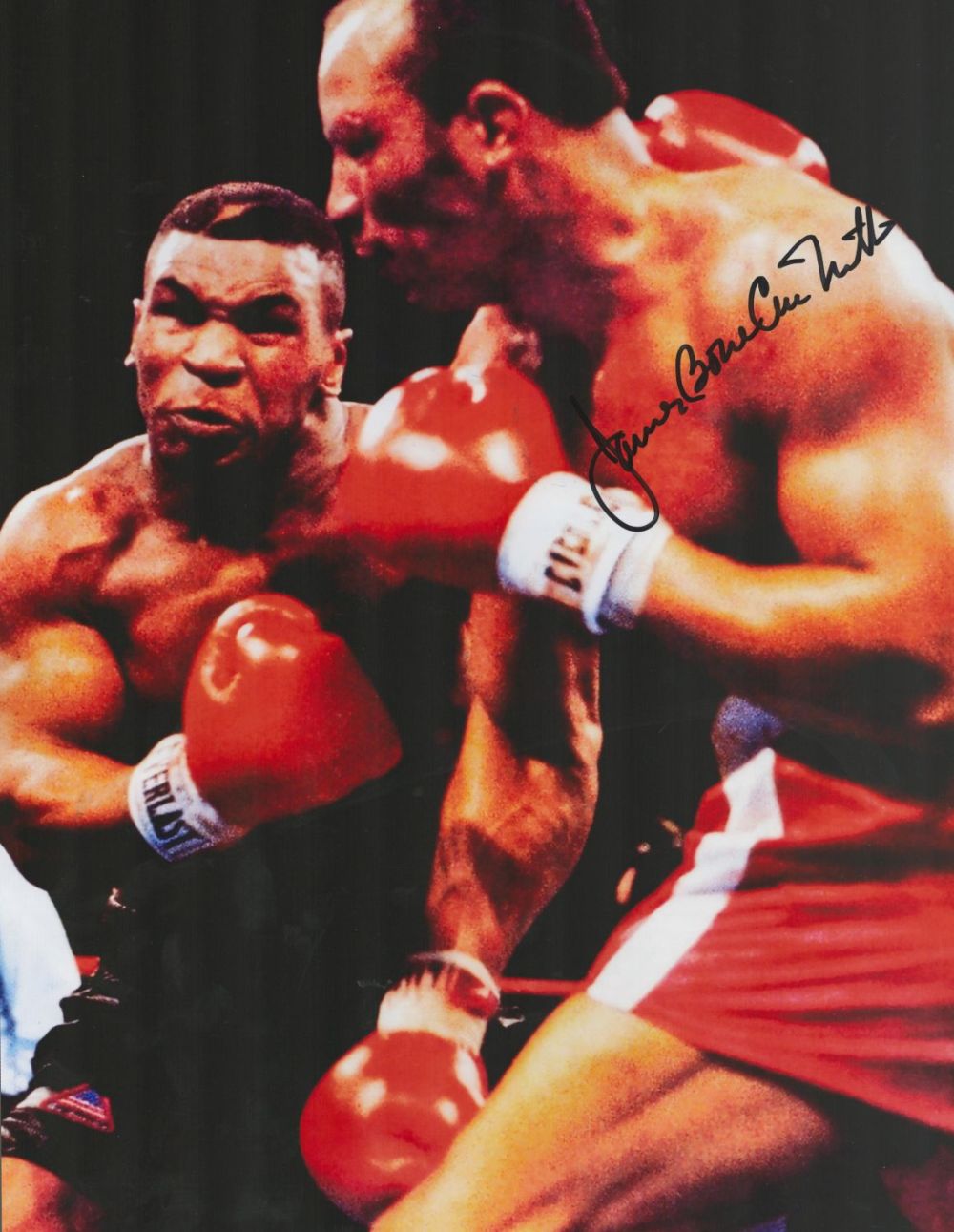 Lot 369: Boxing James Bonecrusher Smith signed 16x12 colour photo...
