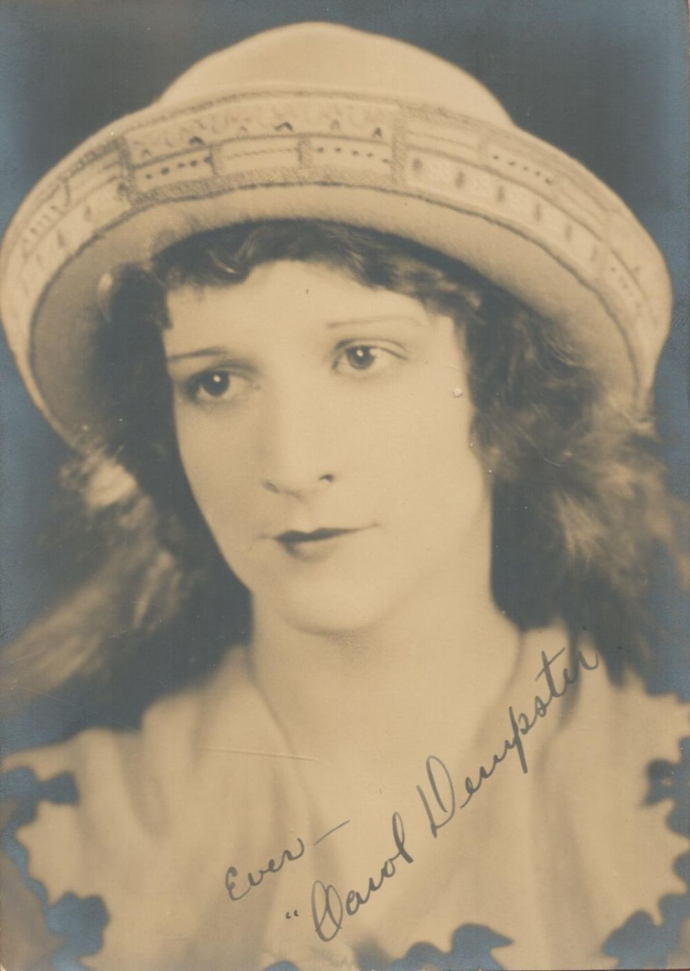 Lot 162: Carol Dempster signed 7x5 black and white photo....