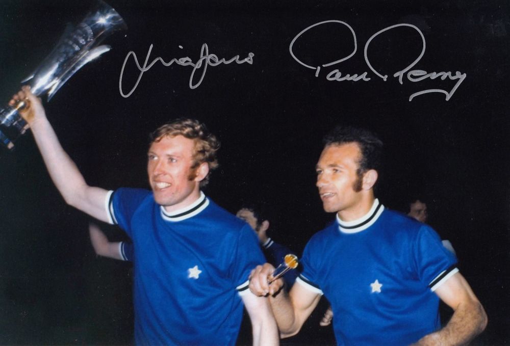 Lot 165: Autographed LEEDS UNITED 12 x 8 photo -...