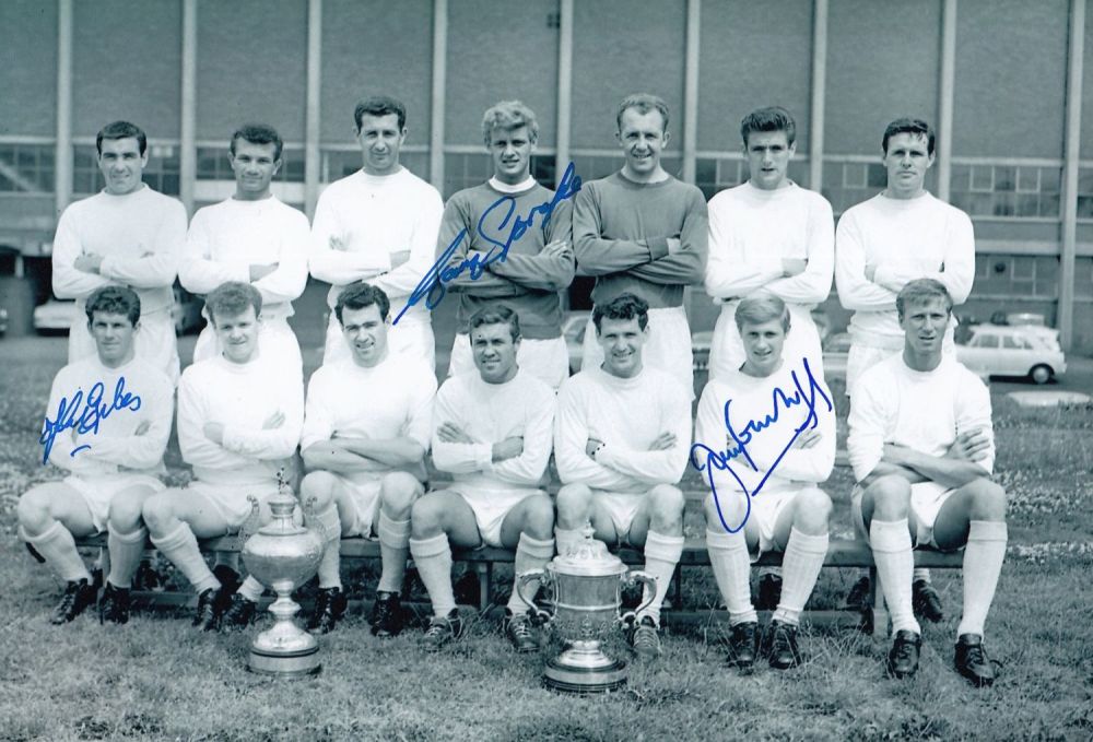 Lot 167: Autographed LEEDS UNITED 12 x 8 photo -...