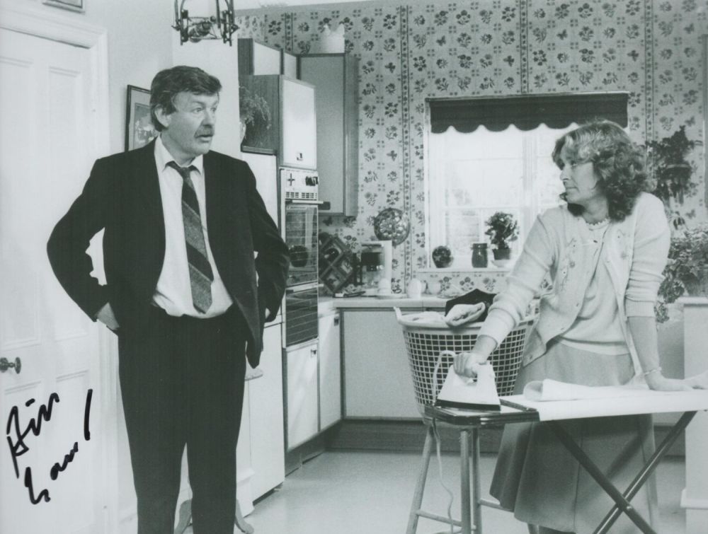Lot 302: William Gaunt Actor Singed No Place Like Home...