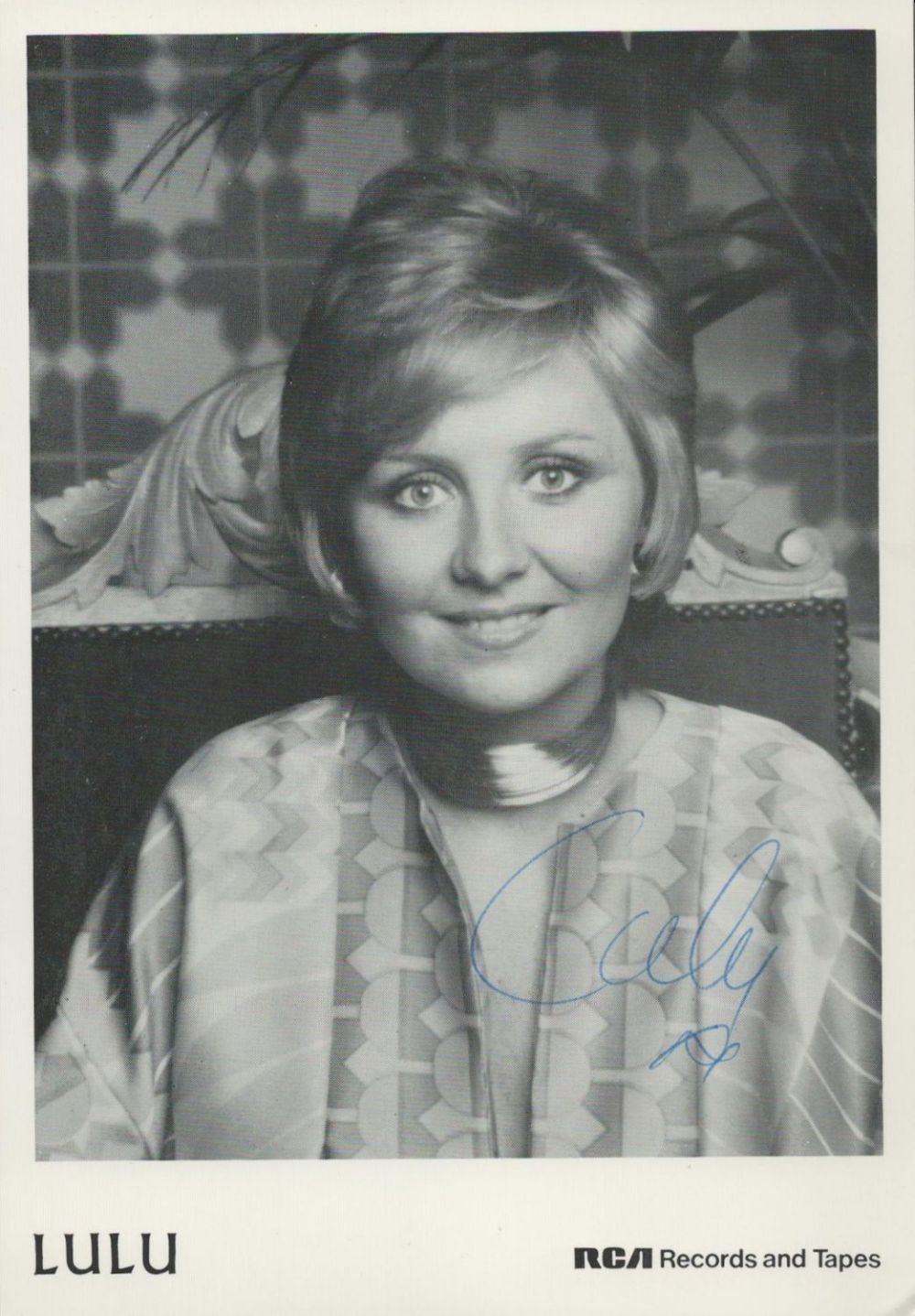 Lot 373: Lulu signed 7x5 vintage RCA Records black and...