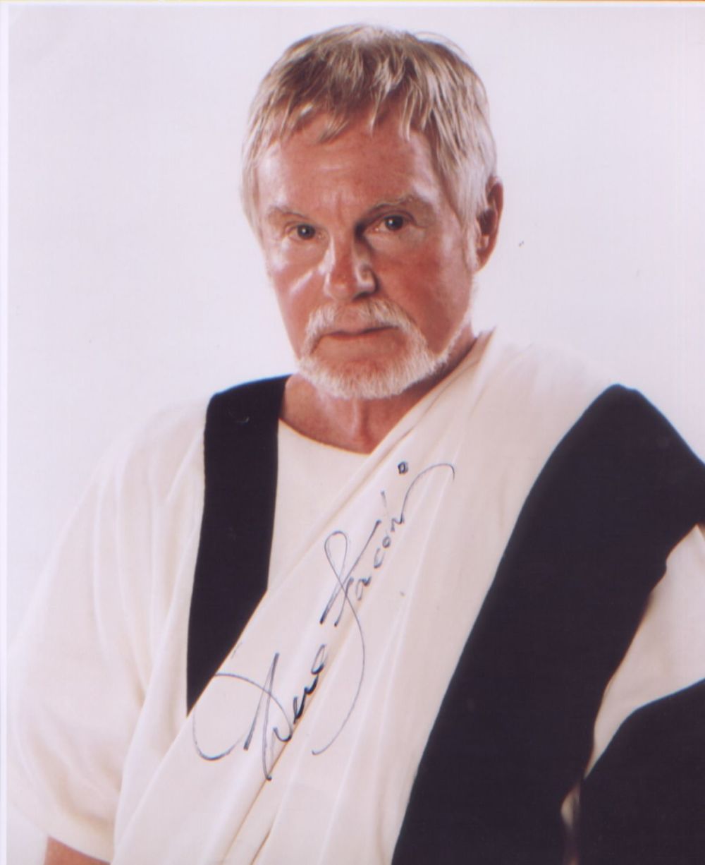 Lot 451: Derek Jacobi signed 10 x 8 inch photo...