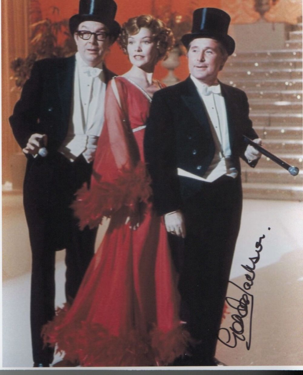 Lot 459: Glenda Jackson signed 10 x 8 inch photo...