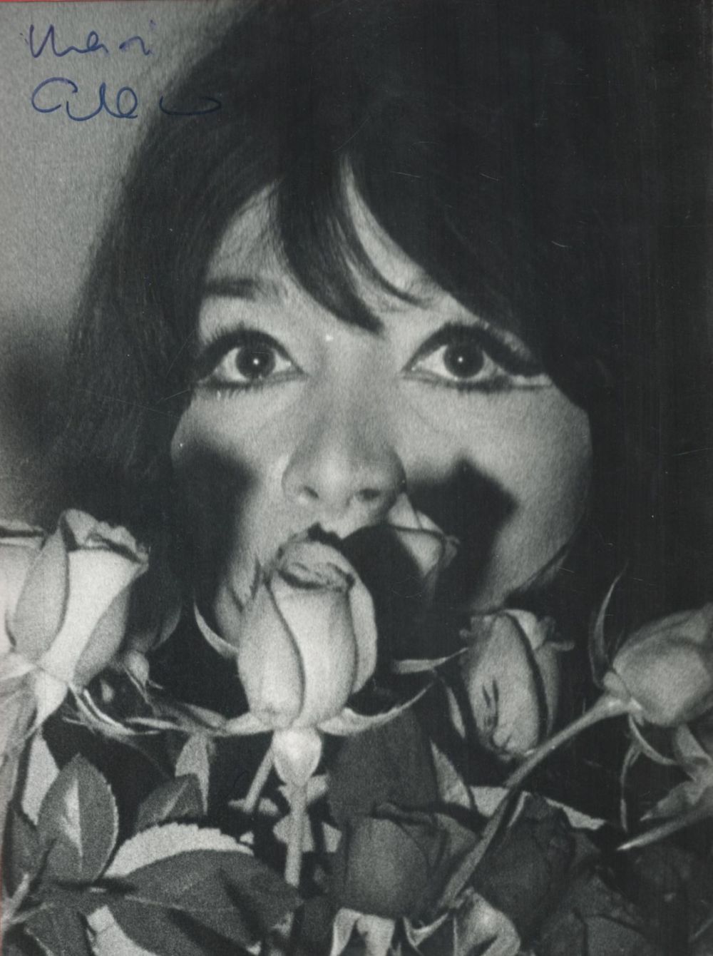 Lot 534: TV Film Juliette Greco signed 8x6 black and...