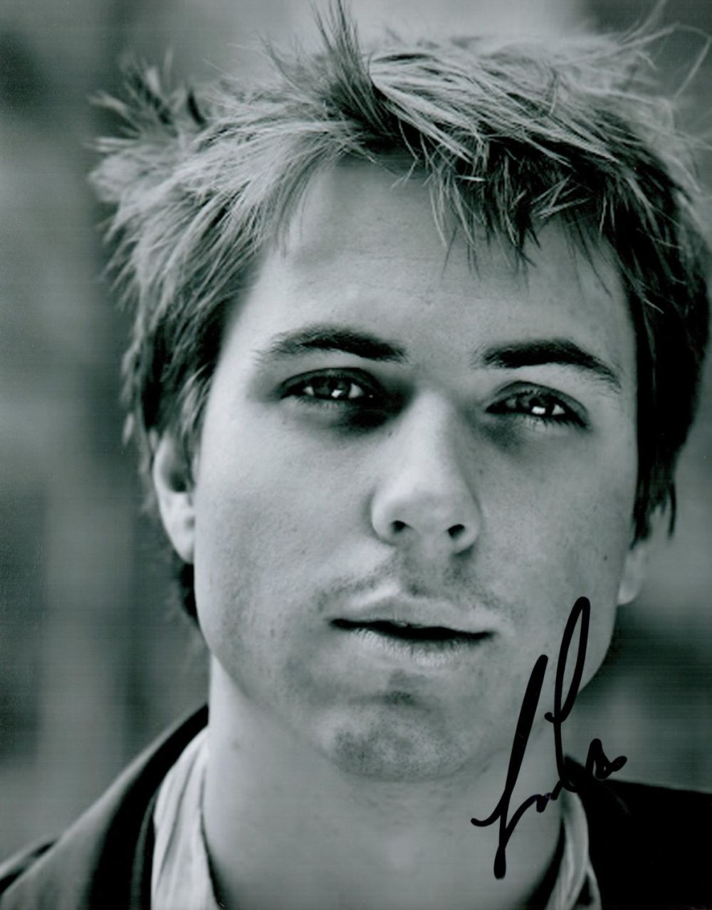 Lot 700: Joe Thomas signed10x8 black and white photo. Actor....