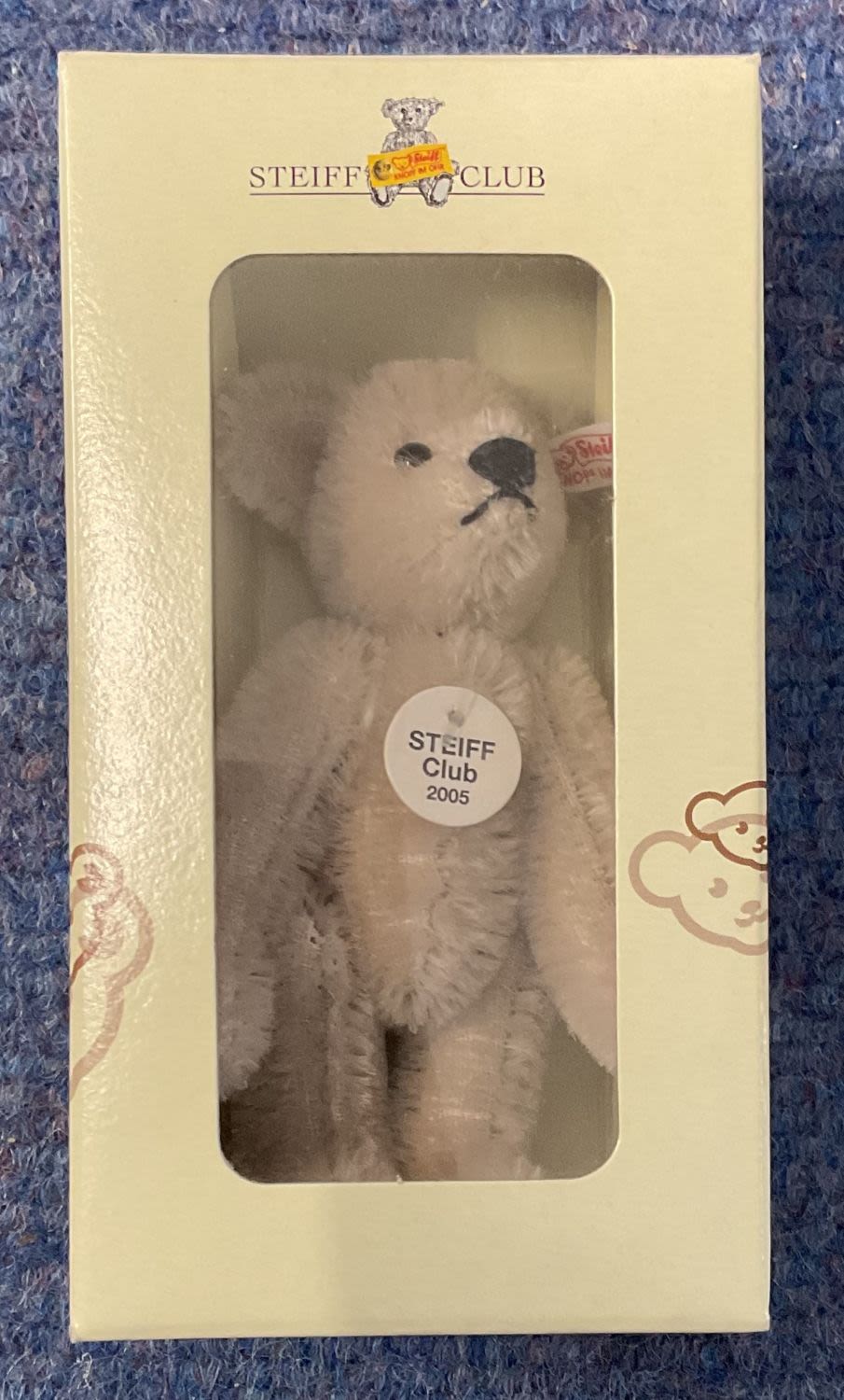 Lot 116: Steiff Club Teddy Bear, silver grey 7cm 2005...
