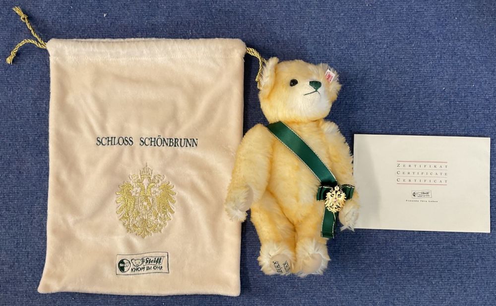 Lot 161: Steiff Teddy bear. Schloss Schonbrunn yellow pointed 33cm....