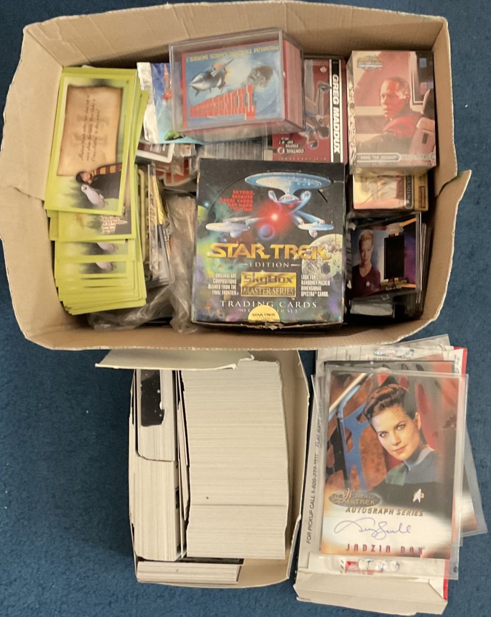 Lot 290: Mixed box of assorted trading cards, including Star...