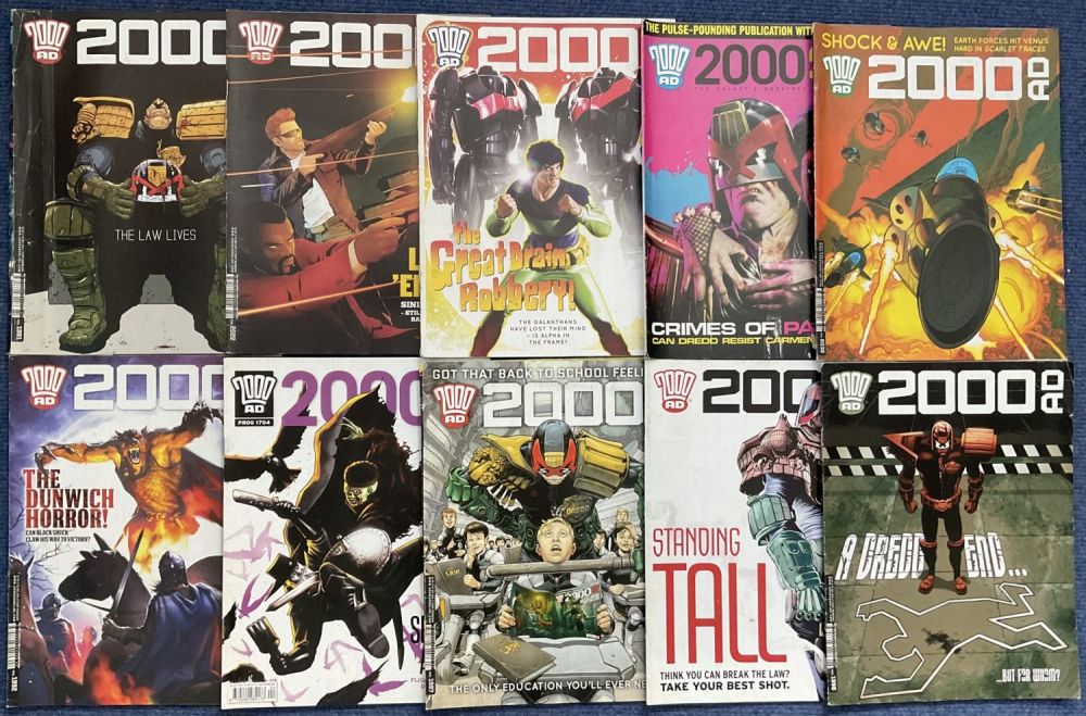Lot 314: Collection of 10 comics 2000AD comics, Prog 1998...