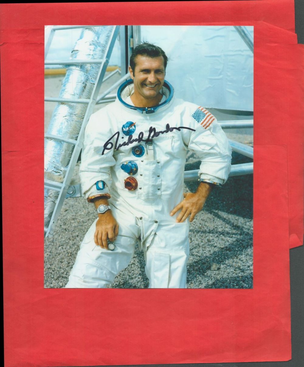 Lot 16: Richard Gordon Apollo Astronaut signed 10 x 8...