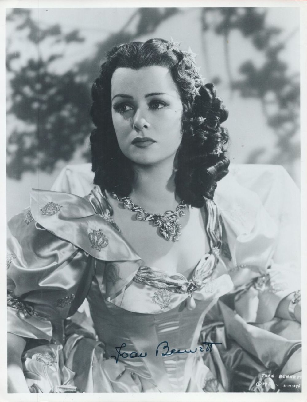 Lot 88: Joan Bennett signed 10 x 8 inch b/w ...
