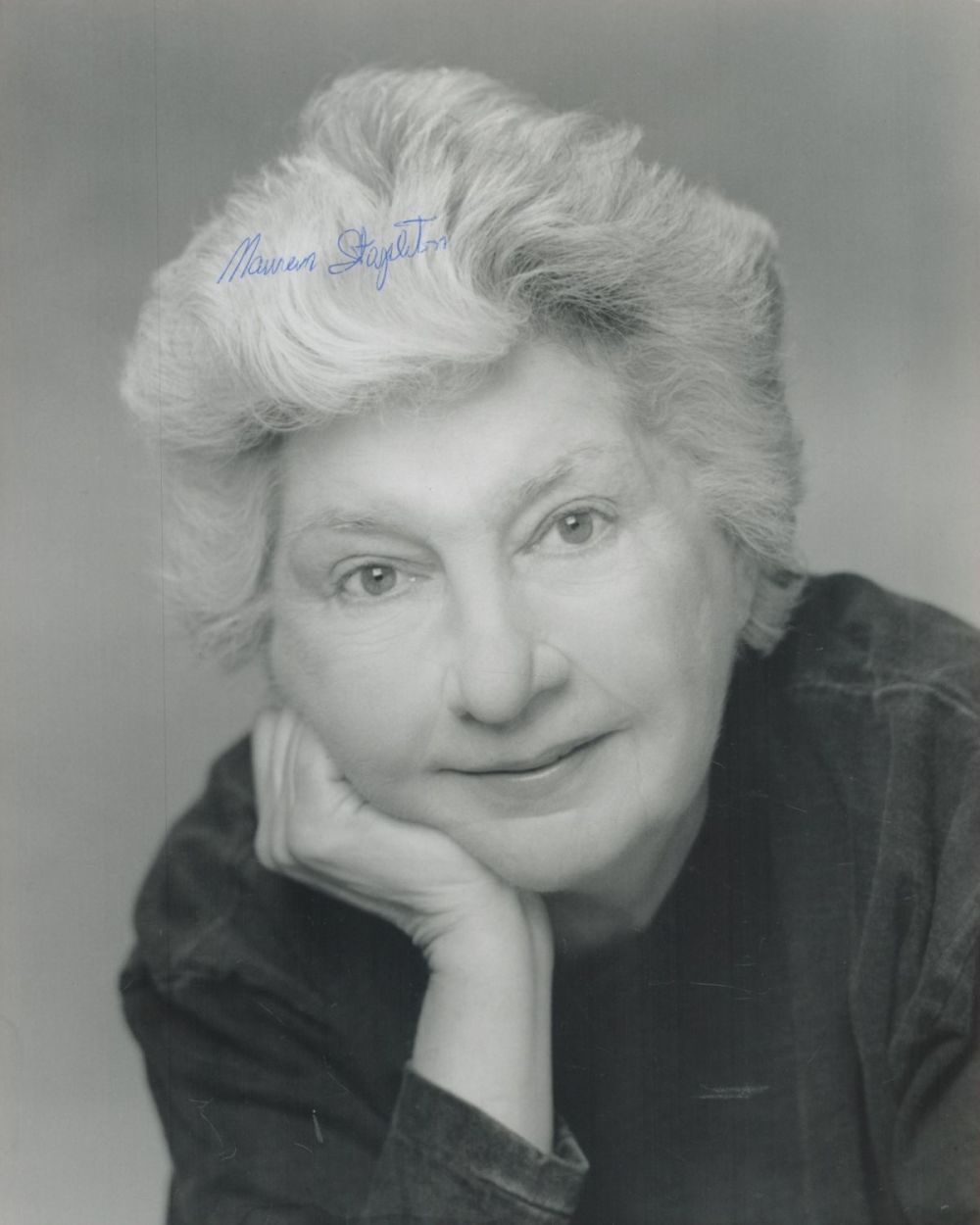 Lot 100: Maureen Stapleton signed 10 x 8 inch b/w...
