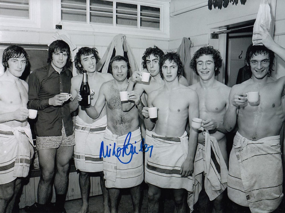 Lot 229: Autographed Mike Bailey 8 X 6 Photo -...