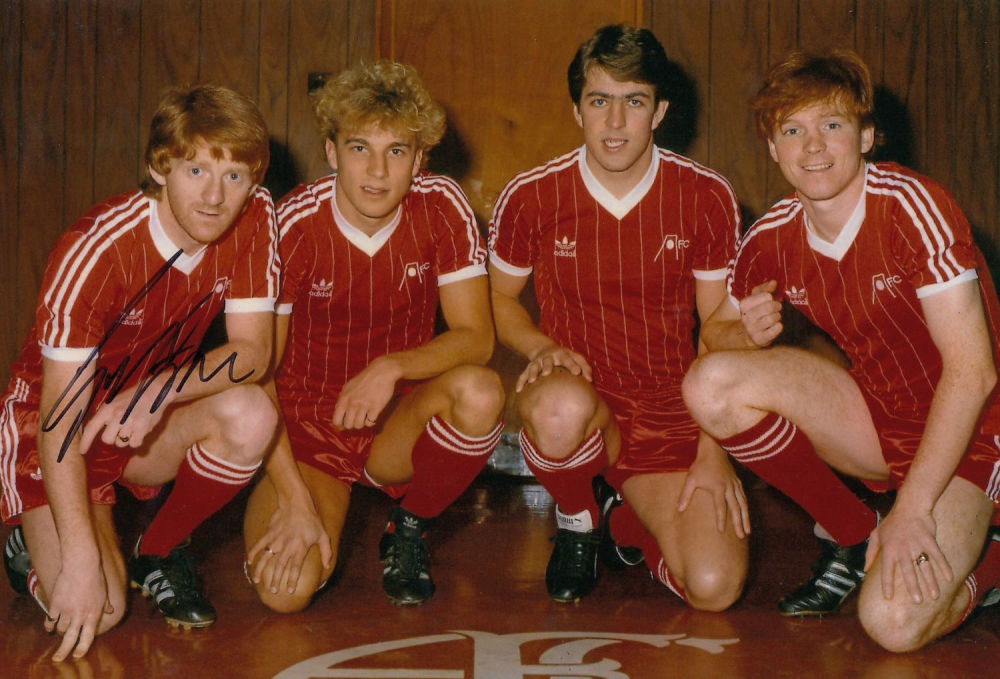 Lot 246: Autographed Gordon Strachan 12 X 8 Photo colour,...