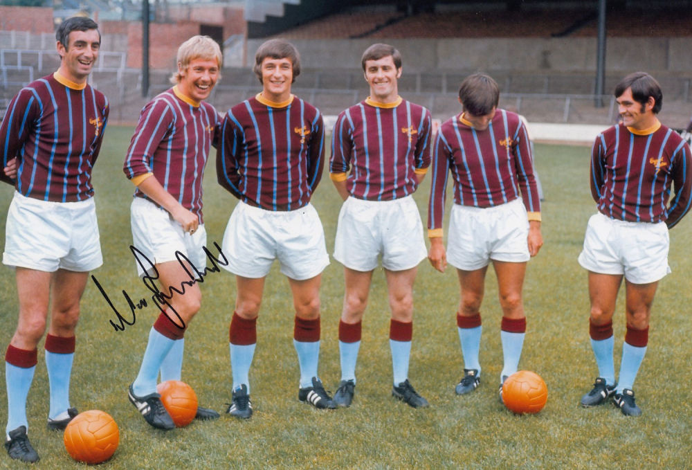 Lot 254: Autographed Alan Birchenall 12 X 8 Photo colour,...