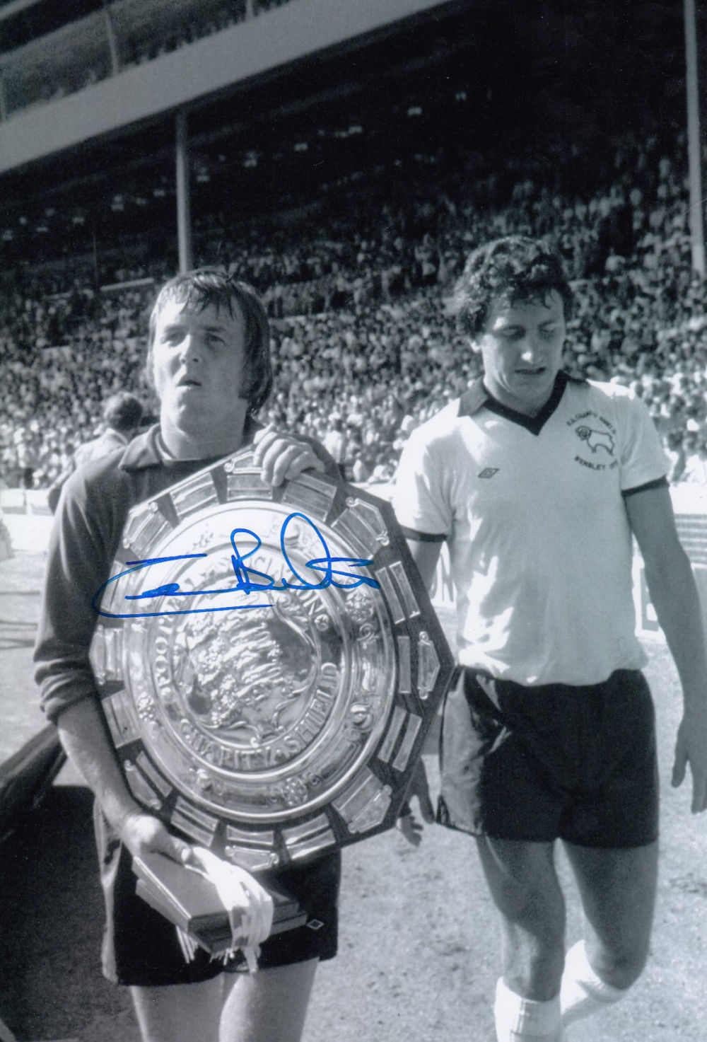 Lot 258: Autographed Colin Boulton 12 X 8 Photo -...