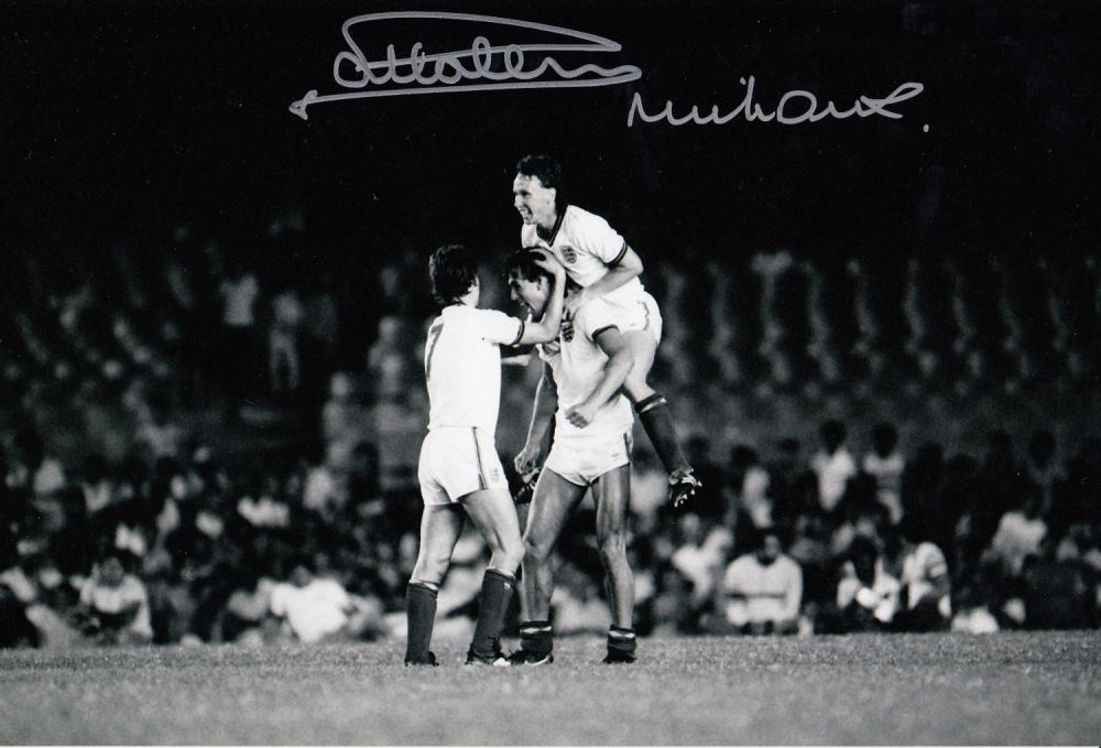 Lot 267: Autographed England 12 X 8 Photo - B/W,...