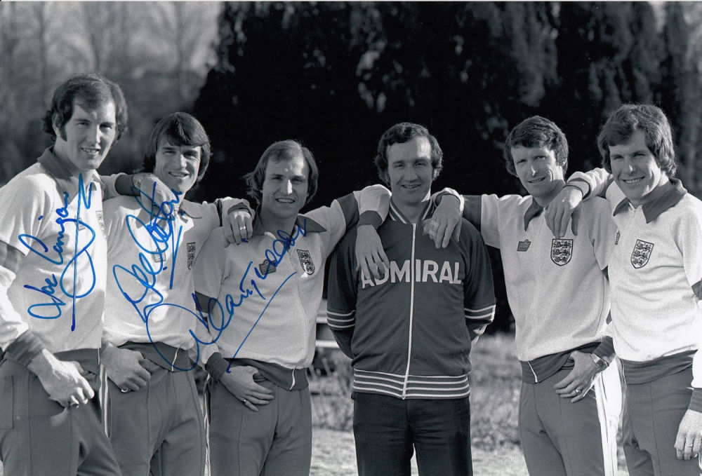Lot 268: Autographed England 12 X 8 Photo - B/W,...