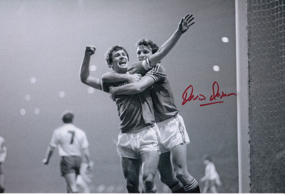 Lot 274: Autographed Kevin Moran 12 X 8 Photo -...