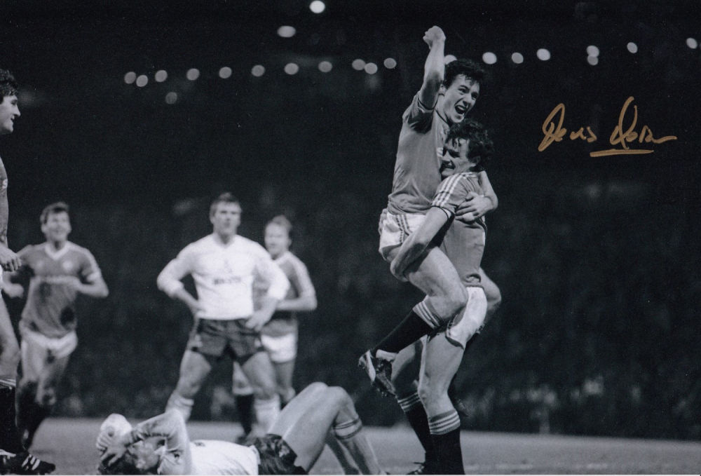 Lot 275: Autographed Kevin Moran 12 X 8 Photo -...