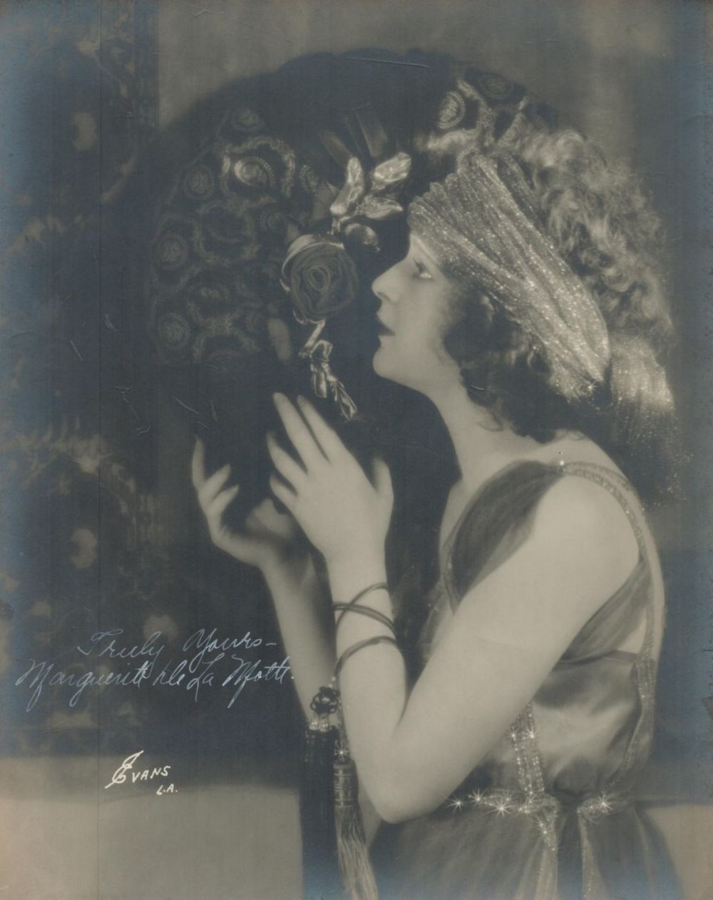 Lot 322: American Actress Marguerite De La Motte Signed 10x8...