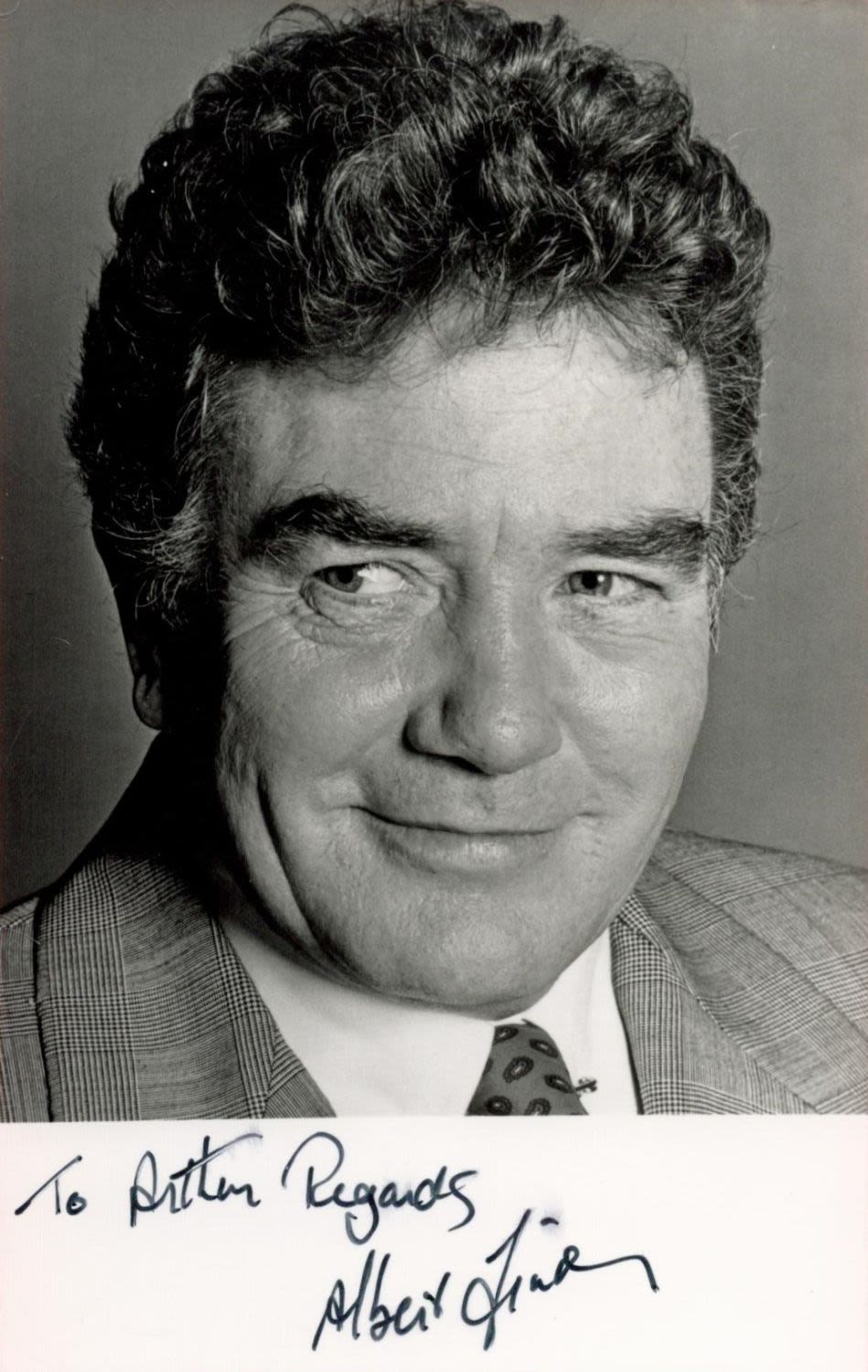 Lot 520: English Actor Albert Finney Signed 5x3 inch Black...