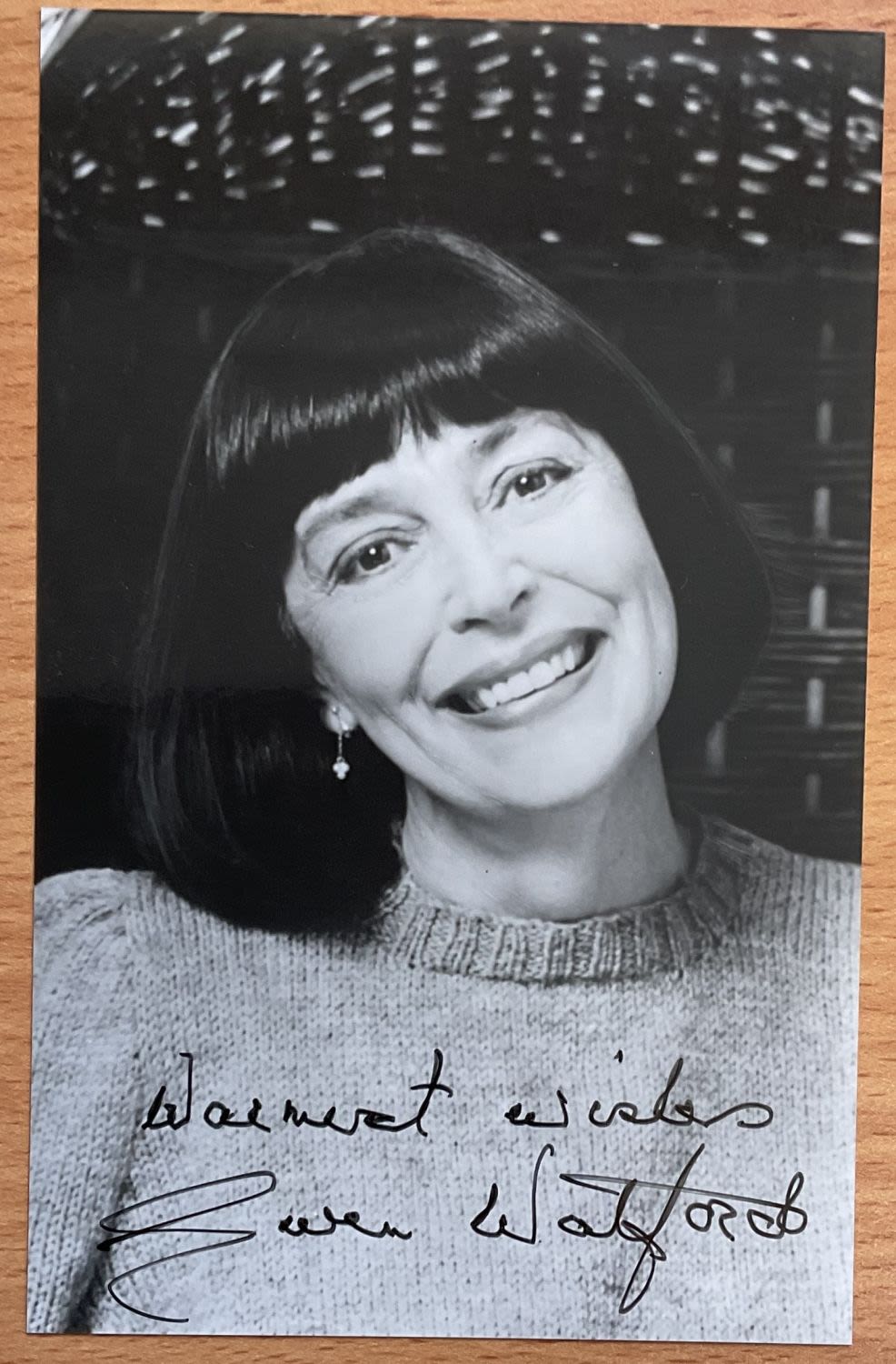 Lot 574: English Actress Gwen Watford Signed 5x3 inch Black...