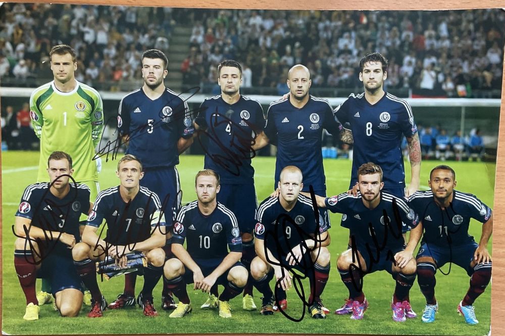 Lot 577: Football Scotland FC 7 Signed 12x8 inch Colour...