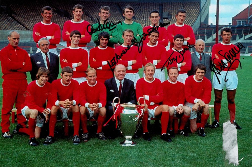 Lot 203: Manchester United multi signed 12x8 colour team photo....