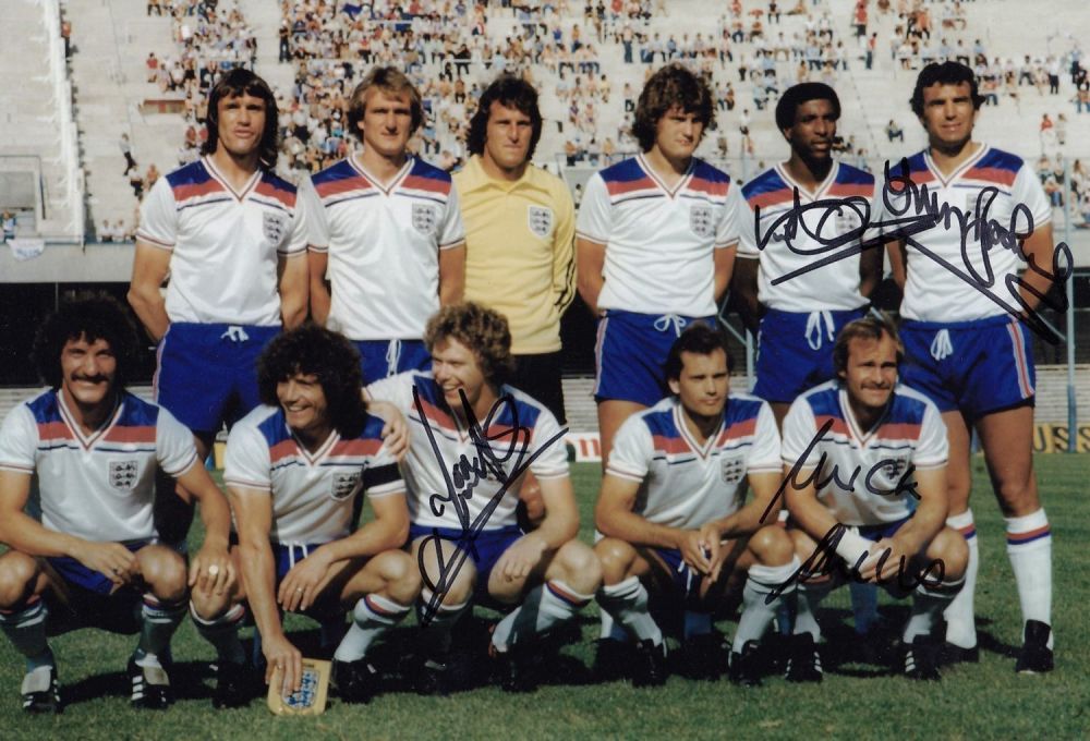 Lot 201: Football autographed England 12 X 8 signed photo...