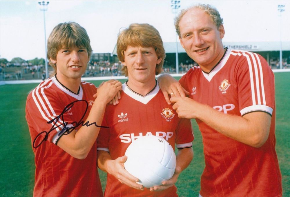 Lot 213: Football autographed Jesper Olsen 12 X 8 signed...