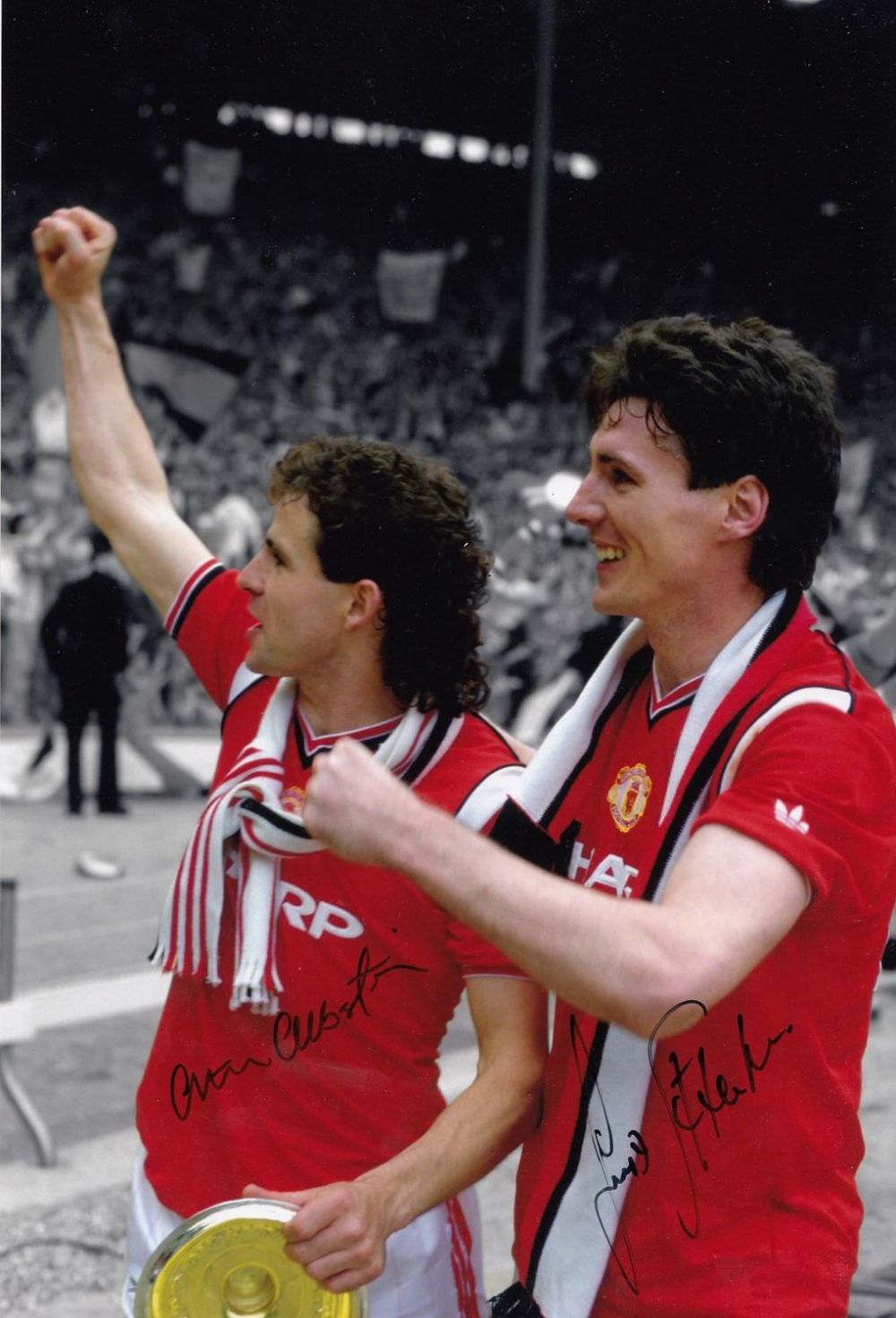 Lot 216: Football autographed Man United 12 X 8 signed...
