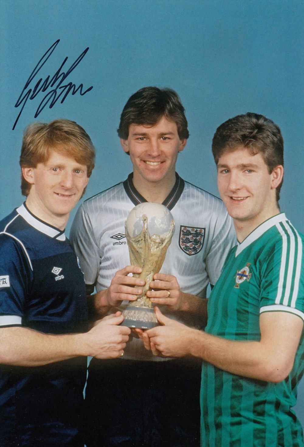 Lot 220: Football autographed Gordon Strachan 12 X 8 signed...