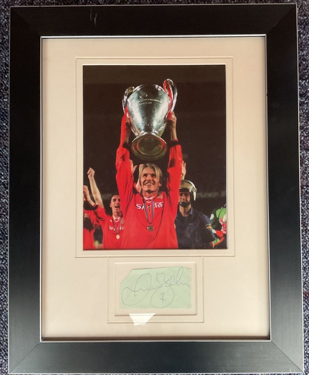 Lot 322: Football David Beckham Signed Green Signature Piece with...