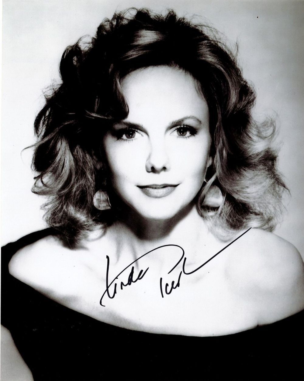 Lot 387: Linda Purl Signed 10x8 inch Black and White...