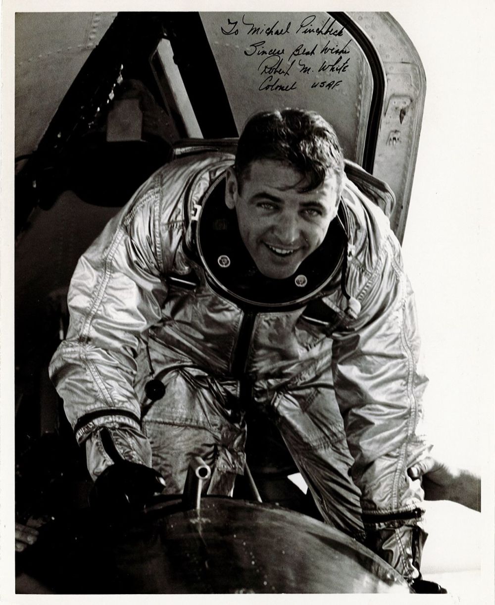 Lot 426: Colonel Robert M White (USAF) Signed 10x8 inch...