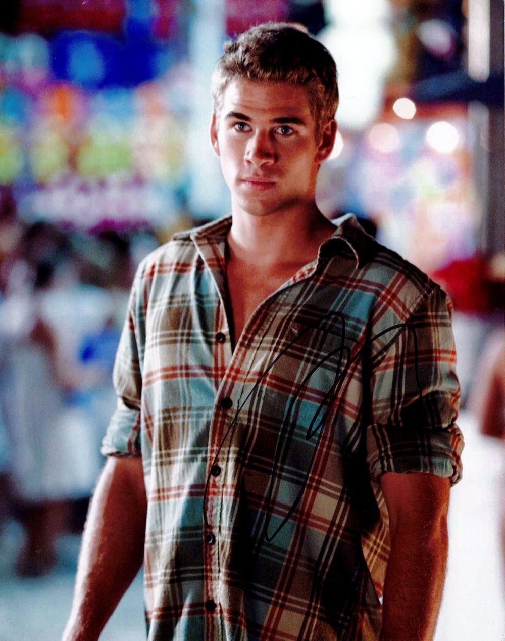 Lot 472: Liam Hemsworth Signed 10x8 inch Colour Photo. Signed...