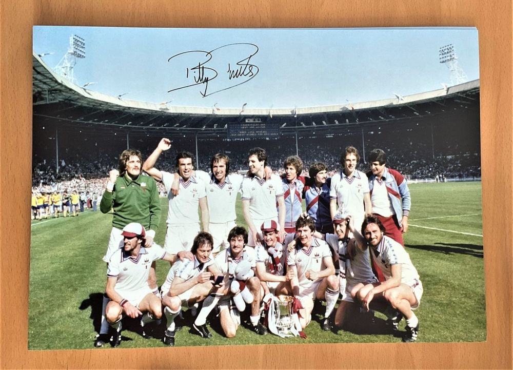 Lot 688: Football, Billy Bonds signed 16x12 colour photograph pictured...