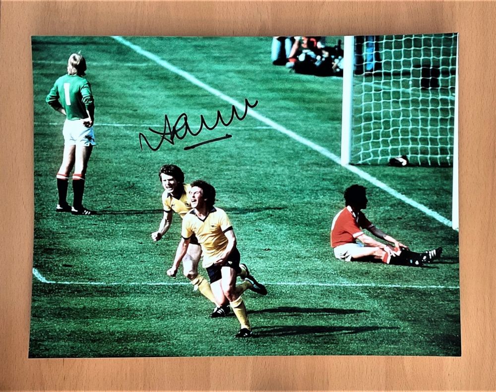 Lot 690: Football, Alan Sunderland signed 12x16 colour photograph pictured...