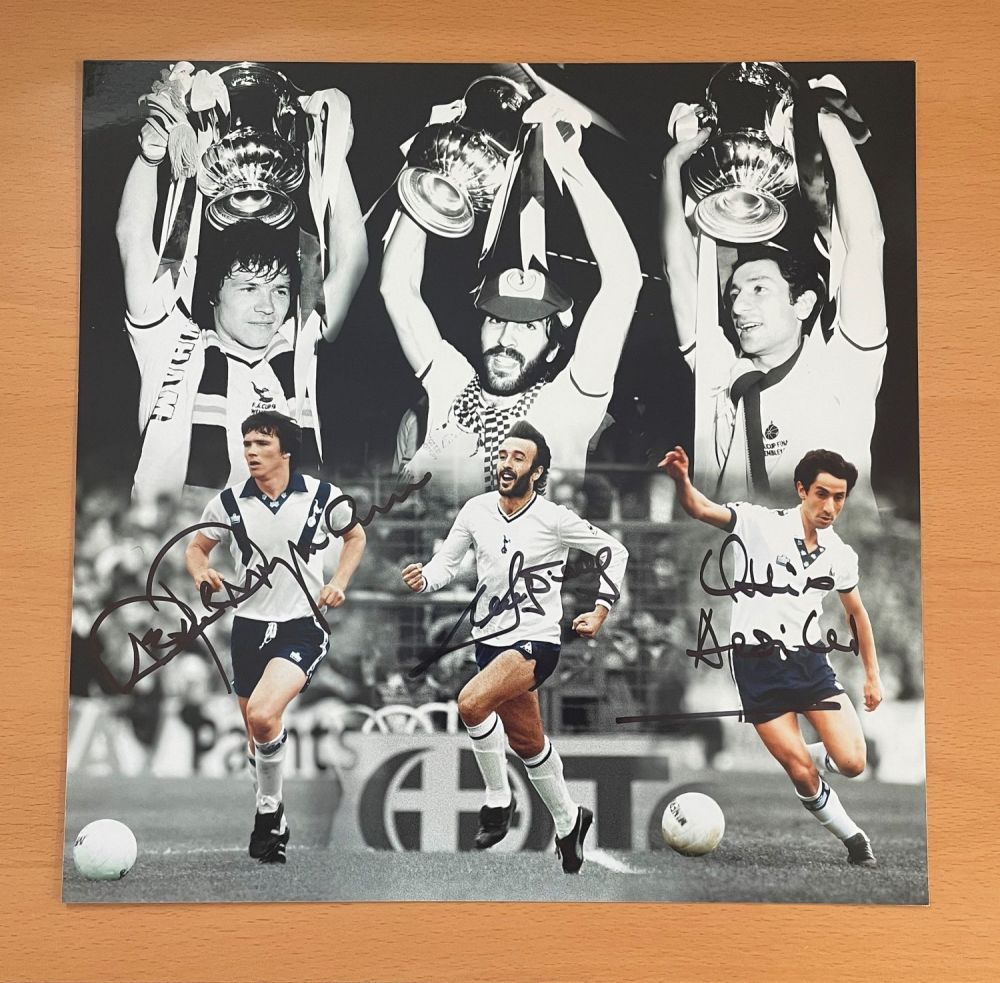 Lot 692: Football. Tottenham Hotspurs FC Steve Perryman, Ricky Villa...
