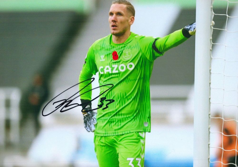 Lot 326: Robin Olson signed 12x8 Everton Colour photo. Swedish...