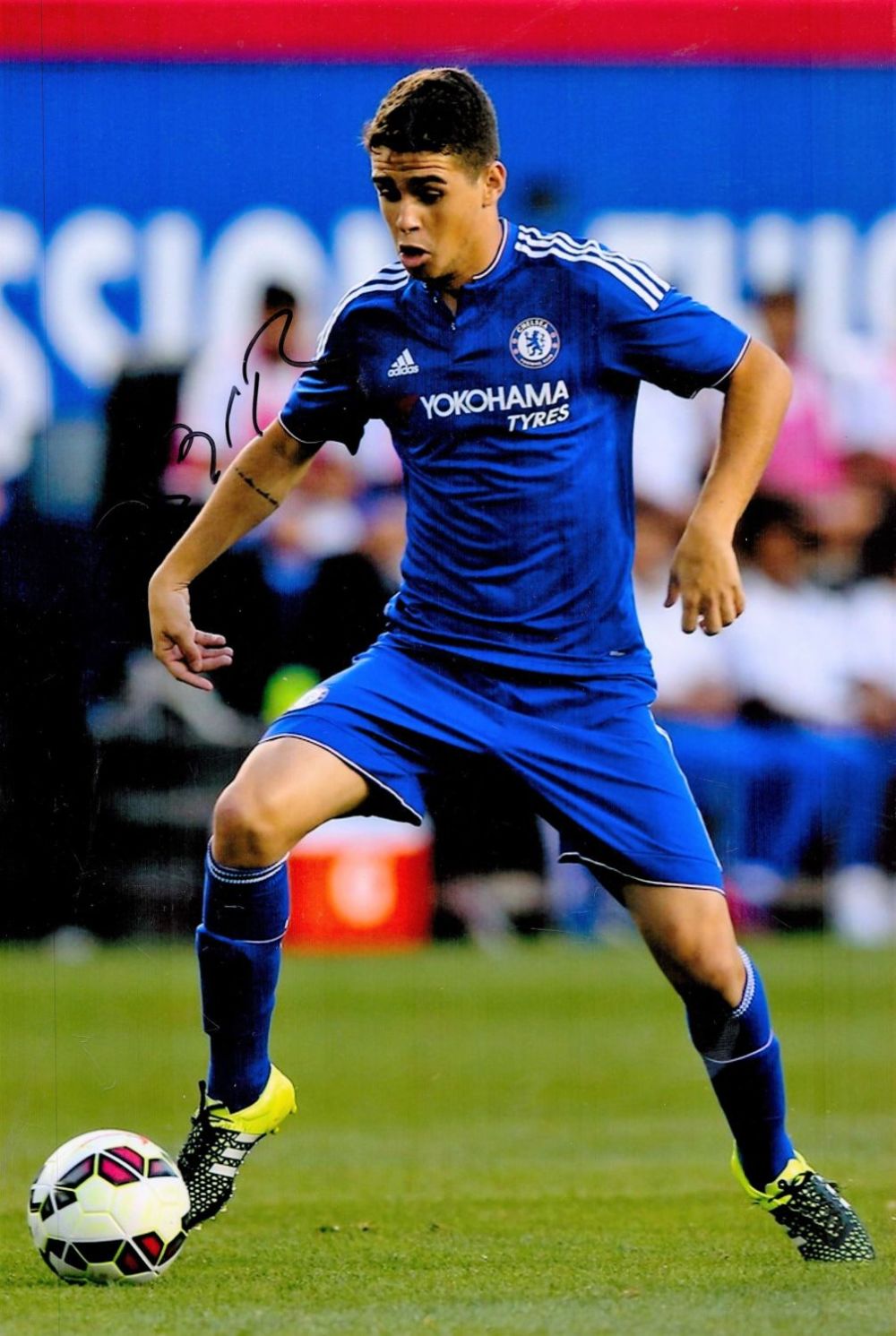 Lot 333: Oscar signed Chelsea 12x8 colour photo. Oscar dos...