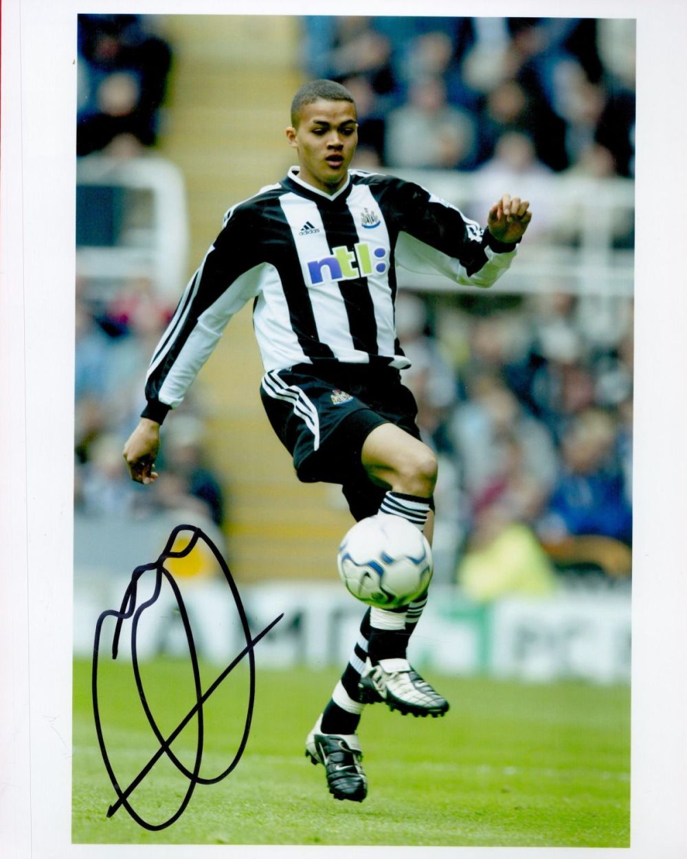 Lot 336: Jermaine Jenas signed 10x8 Newcastle United colour photo....
