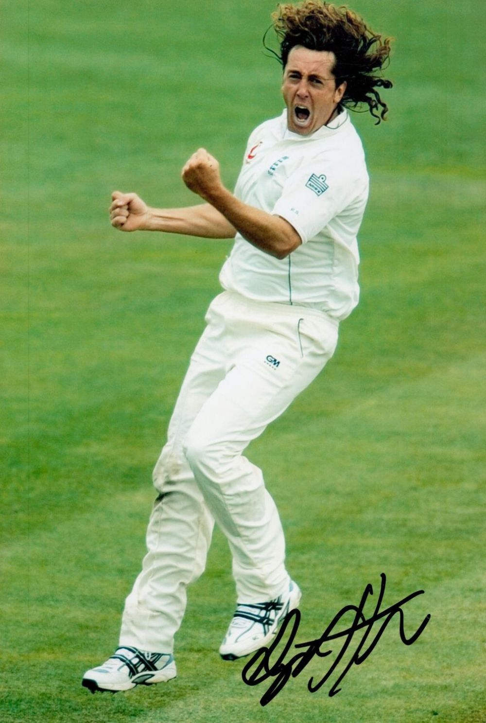 Lot 340: Ryan Sidebottom signed 12x8 colour photo. Ryan Jay...