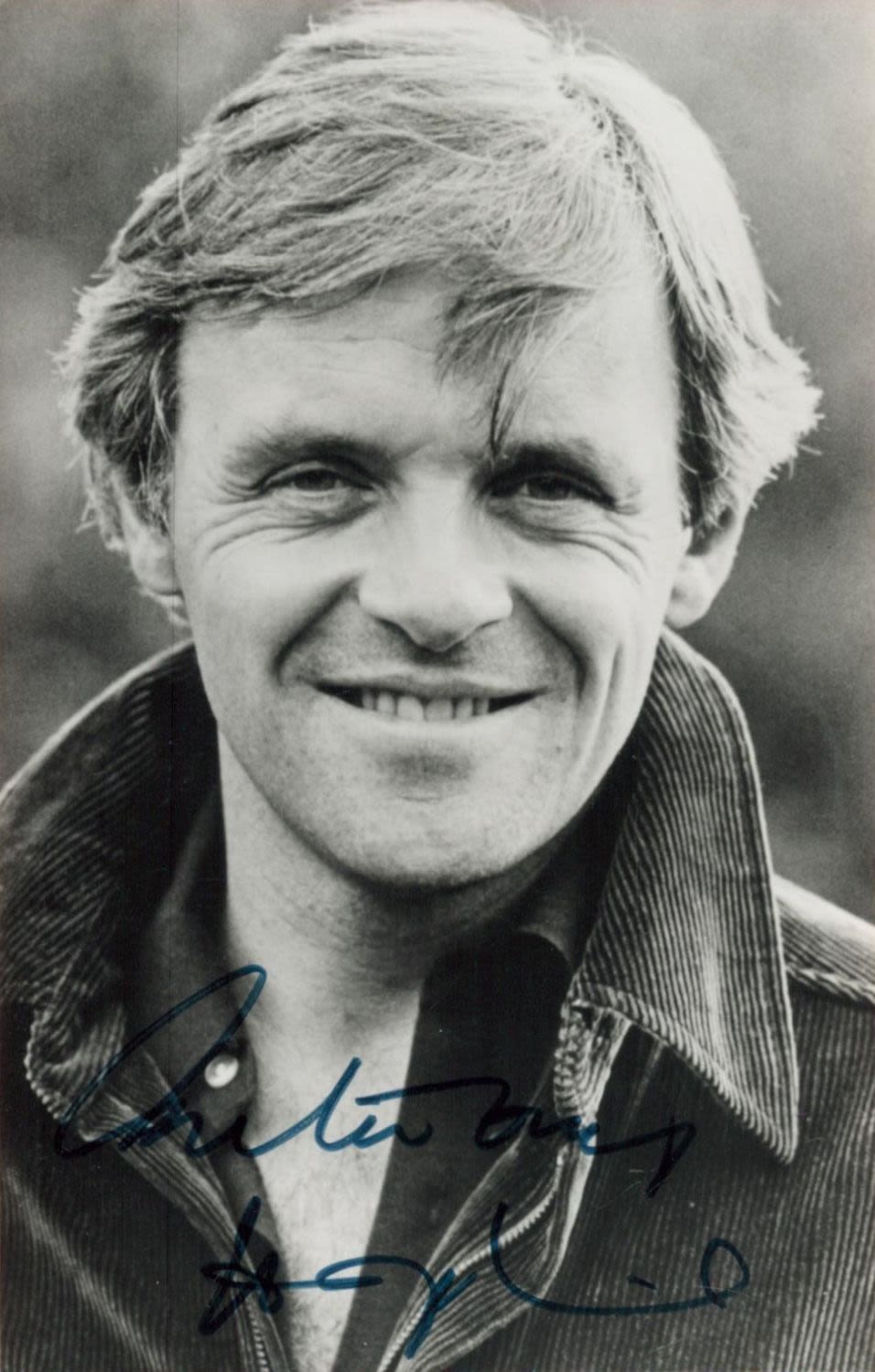 Lot 111: Anthony Hopkins signed 6x4 black and white photograph....