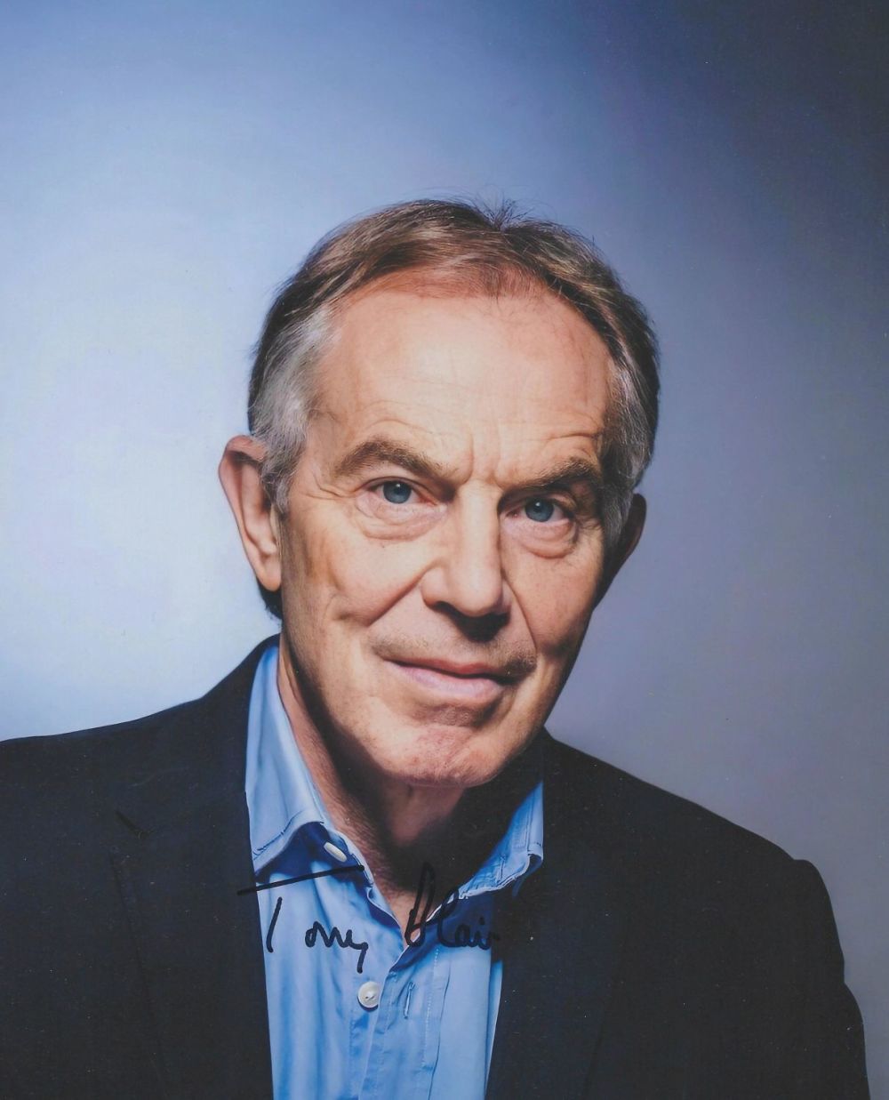Lot 200: Politician, Tony Blair signed 10x8 colour photograph. Sir...