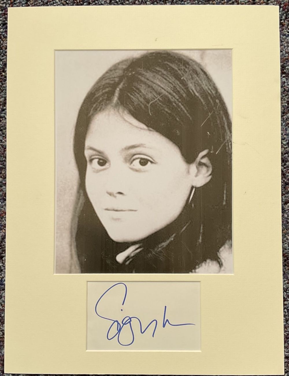 Lot 255: Sigourney Weaver 16x12 overall mounted signature piece includes...