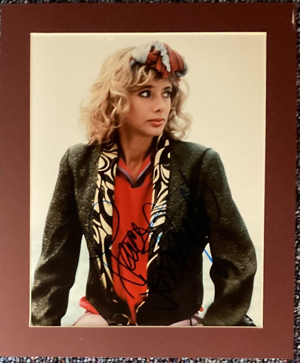 Lot 317: Rosanna Arquette signed 12x10 overall mounted colour photo....