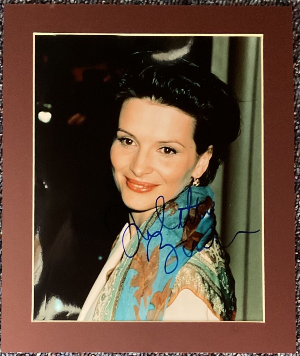 Lot 318: Juliette Binoche signed 12x10 mounted colour photo. Good...